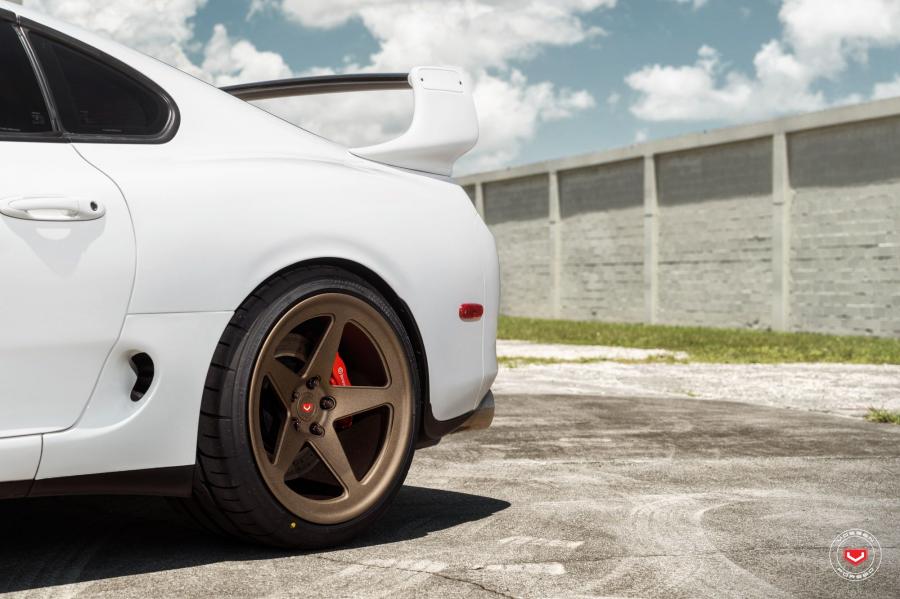 Детали экстерьера Toyota Supra on Vossen Wheels (LC-101) 2017 года  (фото 4 из 12)